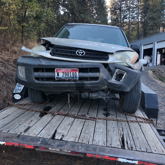 Washed and a car that has 200,100 miles on it - Picture 4 of 5